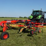 SP-852H: two-rotor delivery rake with hydraulically adjustable working width