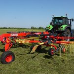 SP-852H: Zwei-Rotor-Schwader mit hydraulisch verstellbarer Arbeitsbreite