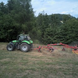 SB-1352 in action on the farm of Mr. Háček