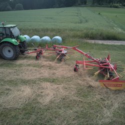 SB-1352 in action on the farm of Mr. Háček