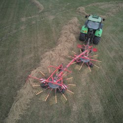 SB-1352 in action on the farm of Mr. Háček