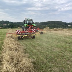 SB-1352 in action on the farm of Mr. Háček